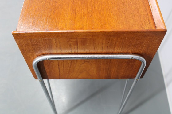 Image 1 of 1960er Jahre Dänischer Teak Regalschrank mit verchromten Beinen