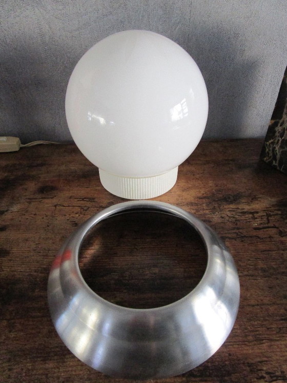 Image 1 of Suspension sphérique, avec base en aluminium et douille en pierre.