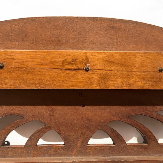 Image 1 of Appendiabiti in stile Art Nouveau con 4 ganci scultorei in ottone, intaglio floreale e cesellatura elaborata, nonché accenti dor