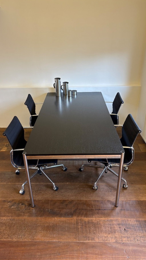 Preciosa mesa USM Haller de 200x100x74cm.