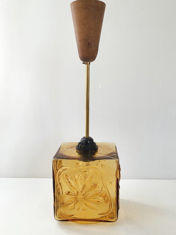 Image 1 of Vintage Scandinavische hanglamp uit de jaren 60 van glas, messing en teak.