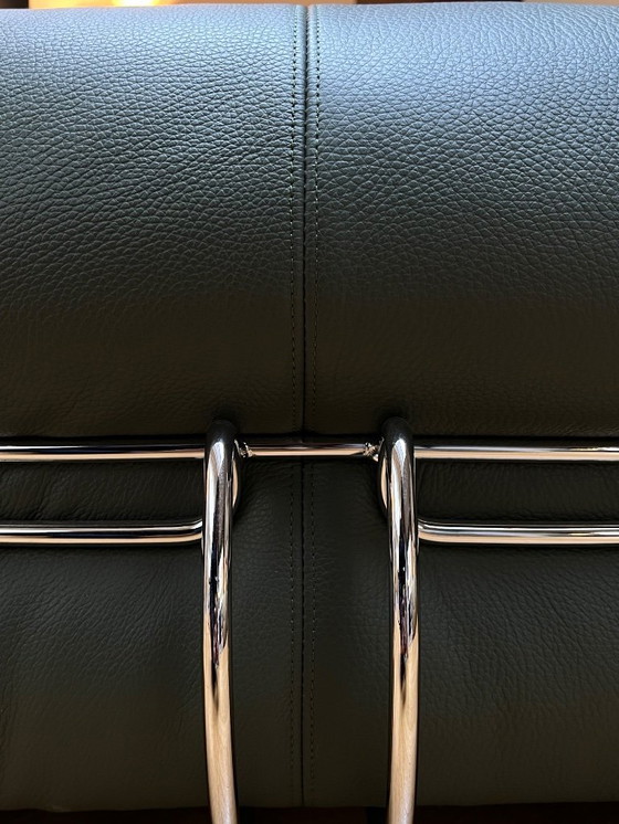 Image 1 of Cassina | Fauteuil et repose-pieds Soriana en cuir vert