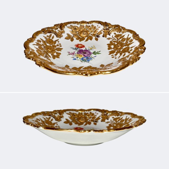 Image 1 of Vintage Meissen porseleinen bord met bloemmotief en verguldsel - Duits Leuteritz E.A. porseleinen tafelstuk in rococostijl
