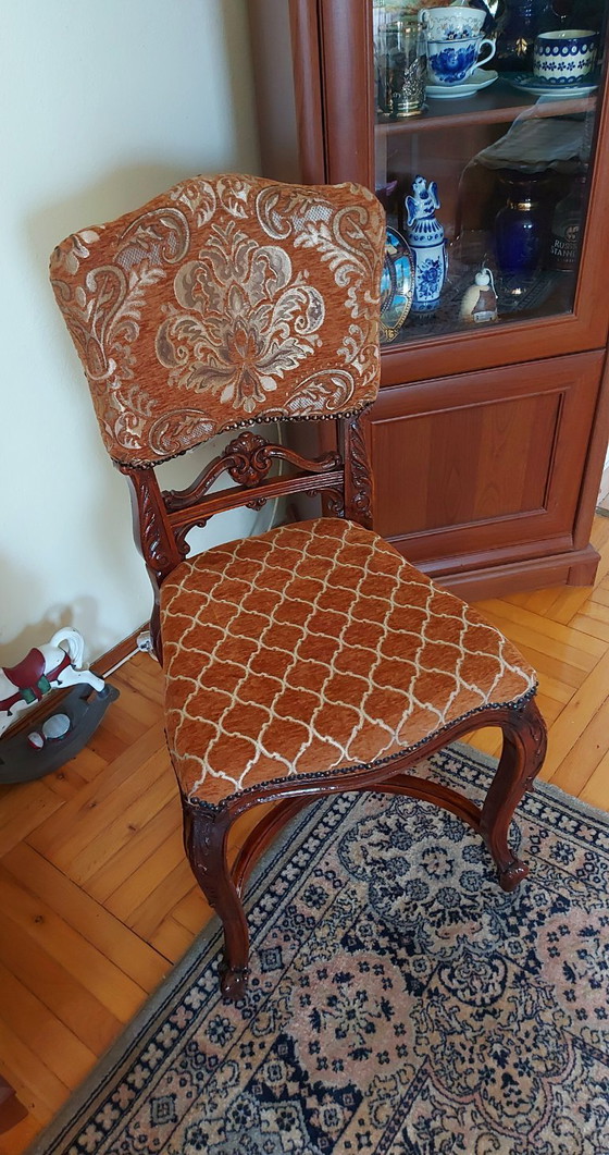 Image 1 of Prachtig paar antieke stoelen in neorococo-stijl, gerestaureerd en opnieuw bekleed.