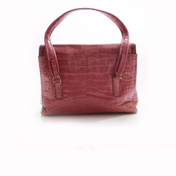Image 1 of Borsa a tracolla Prada in pelle di coccodrillo rosa con dettagli in metallo argentato.
