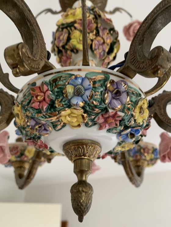 Image 1 of Jaren 50 italiaanse kroonluchter met porseleinen