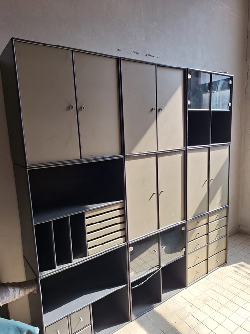 Montana wandkast bestaande uit 9 modules