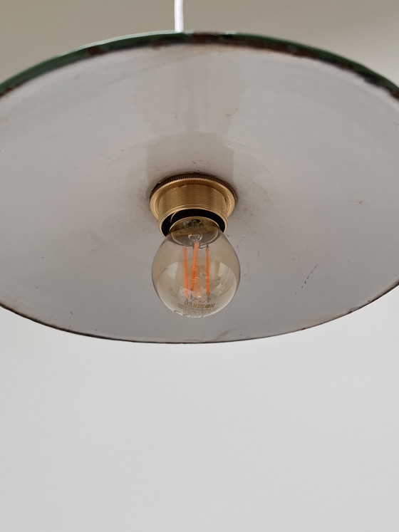 Image 1 of Due lampade a sospensione vintage in smalto verde.