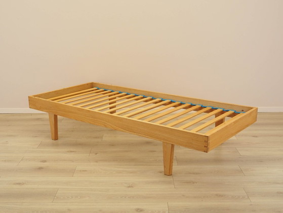 Image 1 of Essenhouten bed, Deens design, jaren 70, gemaakt in Denemarken.