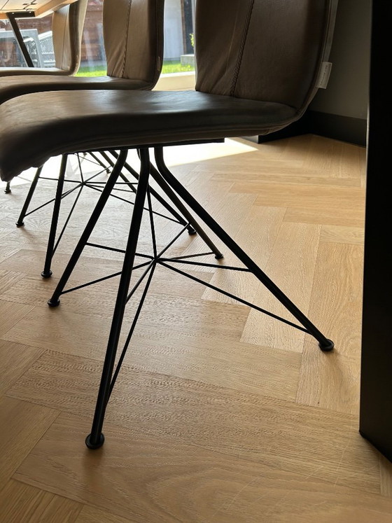 Image 1 of Tavolo da pranzo Bert Plantagie abbastanza nuovo - Rovere con struttura in metallo