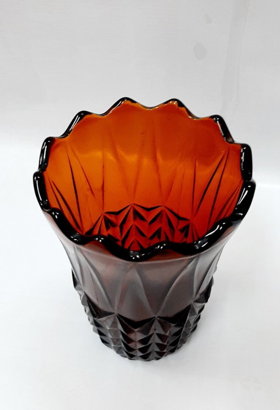 Image 1 of Vintage zware vaas van geperst amberkleurig glas