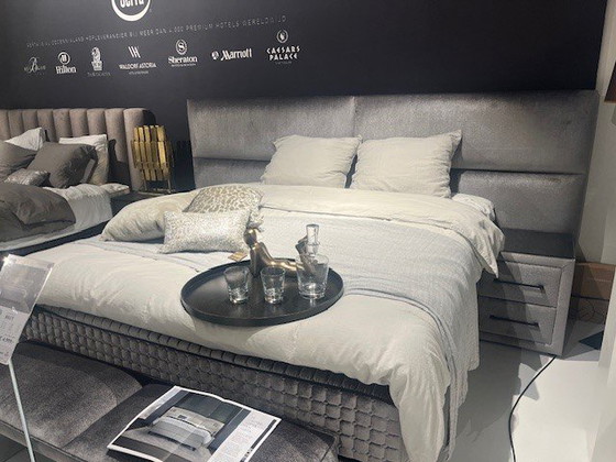 Image 1 of Serta Brut Limited Edition box spring - 180x200 with bedside tables