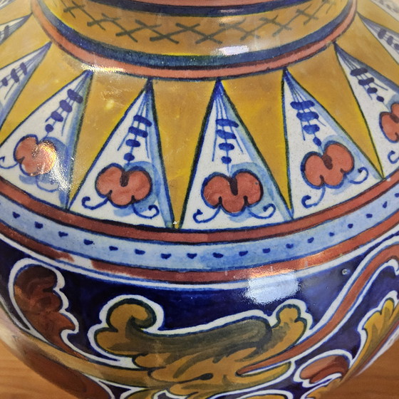 Image 1 of Vintage Majolica Italiaanse Vaas met leeuw-rampant (Hoogte 27cm) kleurrijke vaas (handgemaakt)
