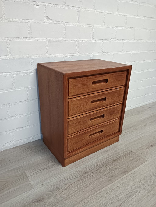 Vintage chest of drawers, Dyrlund. Many beautiful details.