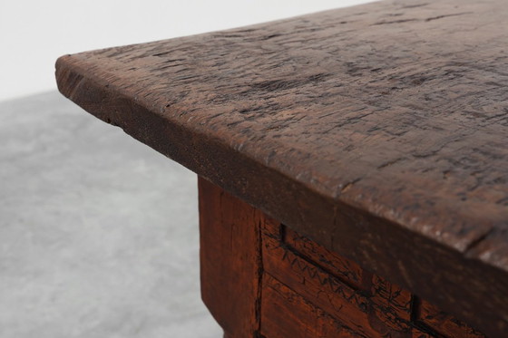 Image 1 of Mesa auxiliar de roble tallada a mano en estilo wabi wabi, España, Siglo XVII