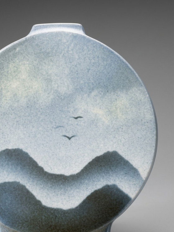 Virebent Porcelain Disc Vase – Stylized Landscape – 20 cm (photo 8 of 10)