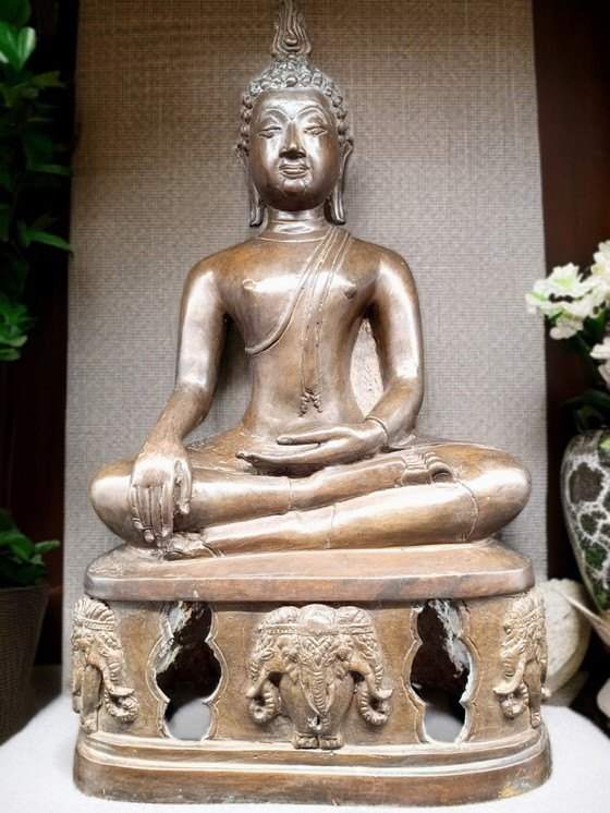 Image 1 of Grande statue bouddha assis en bronze