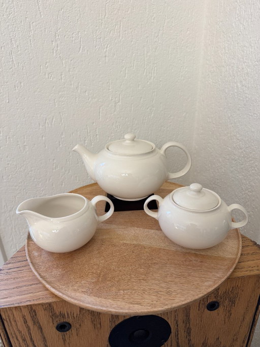 Barratts tea/coffee pot, sugar bowl and milk/cream jug