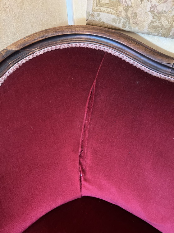 Image 1 of Banco antiguo estilo Luis Felipe en madera y terciopelo rojo burdeos.