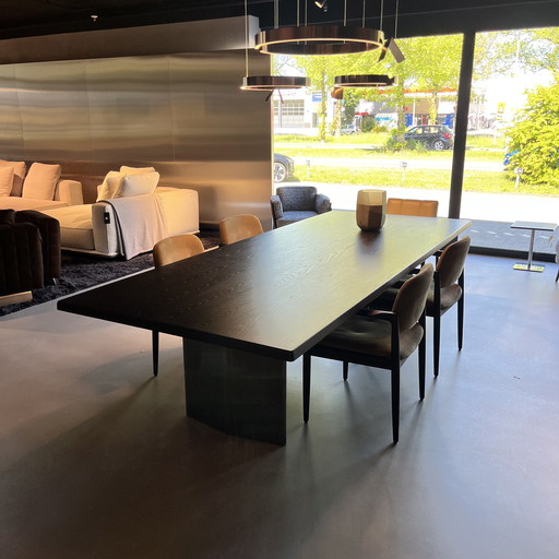 Minotti Morgan dining table
