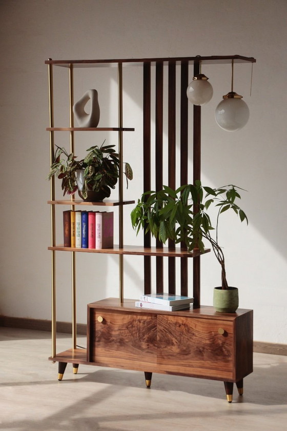 Image 1 of Divisorio per ambienti illuminato - Noce e ottone