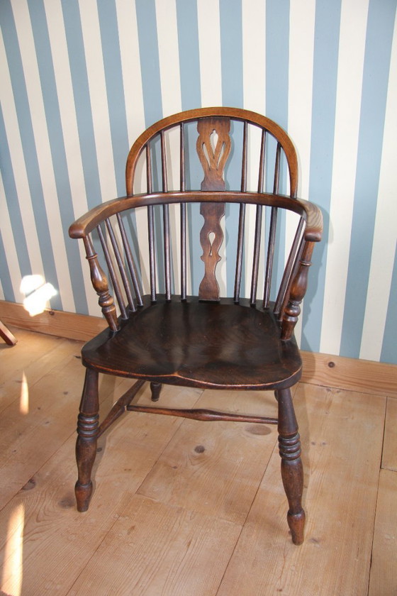 Image 1 of Silla Windsor antigua inglesa con respaldo bajo