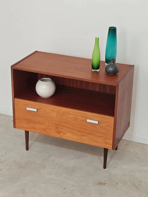 Piccola credenza in legno degli anni '70. – Armadi contenitori, Wood, Vintage (photo 11 of 18)