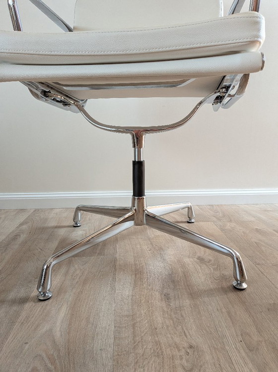 Image 1 of Vintage bureaustoel met zachte zitting en vierpootonderstel – toegeschreven aan ICF / Eames EA 208
