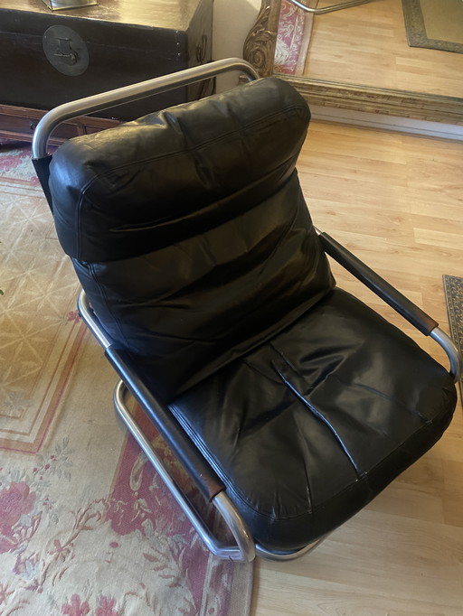 Jan Des Bouvries Design Tube Frame Armchair And Black Leather Cushions. 70s-era 20th Century