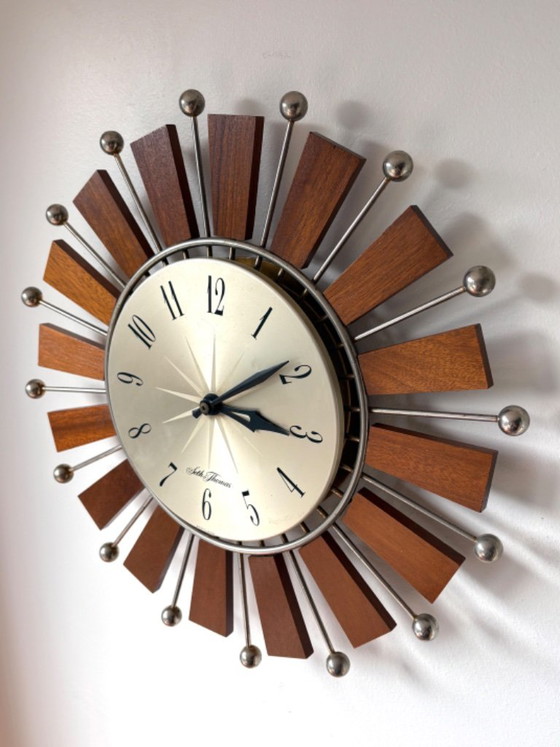Beautiful vintage MCM Seth Thomas starburst sunburst wall clock 60s – Wood (photo 3 of 8)
