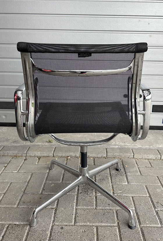 Image 1 of 3x Vitra EA 108 design draaistoelen