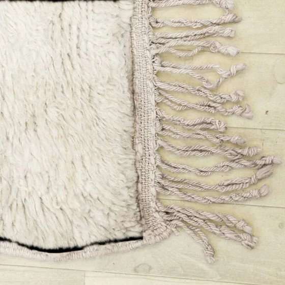 Alfombra bereber de lana pura, hecha a mano, 250x150 cm, fabricada en Marruecos. – Wool (photo 8 of 9)