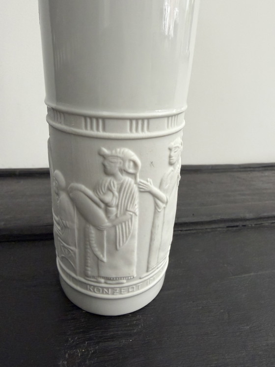 Special KPM Bavaria porcelain vase – “Konzert Im Alten Ägypten” – relief (model 1092/21) (photo 8 of 10)