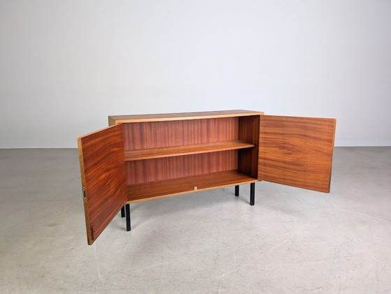 Image 1 of Buffet Midcentury en noyer Buffet Vintage 1960 Commode