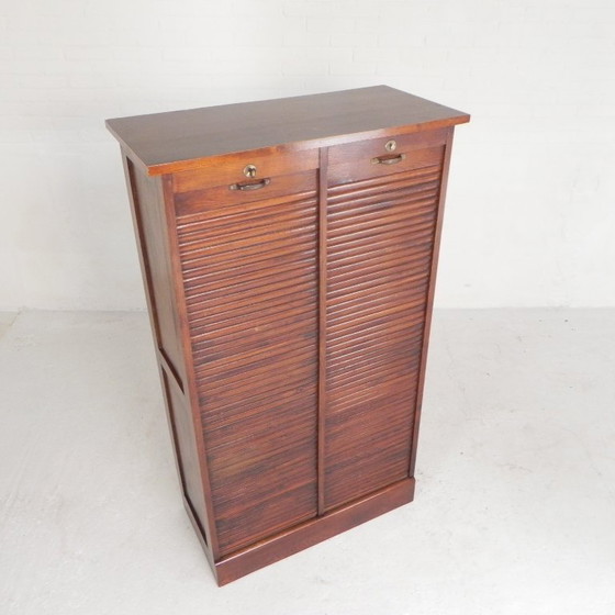 Image 1 of Armadio in rovere con serranda avvolgibile a 2 ante, alto 150 cm, anni '30.