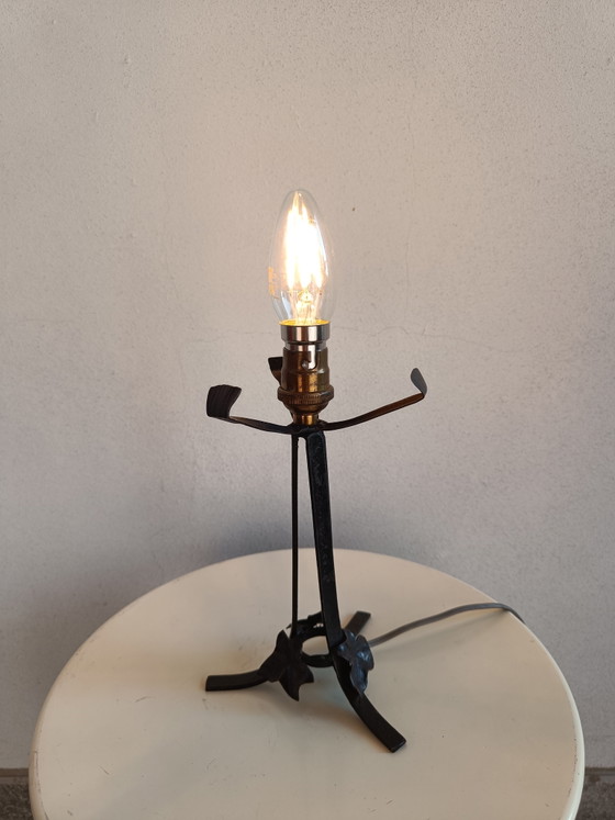 Image 1 of French Art Deco table lamp with signed Degué glass shade and wrought iron base, estimated 1930s/40s