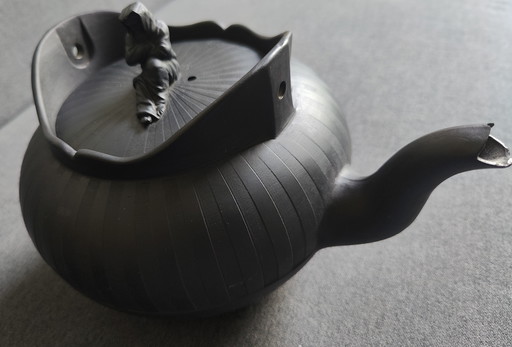 Théière Wedgwood en basalte noir