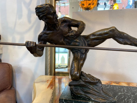 Image 1 of Bronzeskulptur „Mann mit Panther“ – P. Berjean (Art-Deco-Stil)