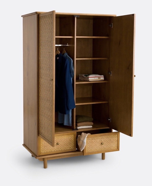 Armoire en pin massif et rotin