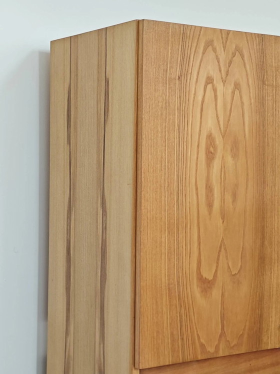 Antiker hoher Fernsehschrank, Kommodenschrank von Drevotex Zamberk. – Vitrine, Wood, Mid Century Modern (photo 9 of 22)