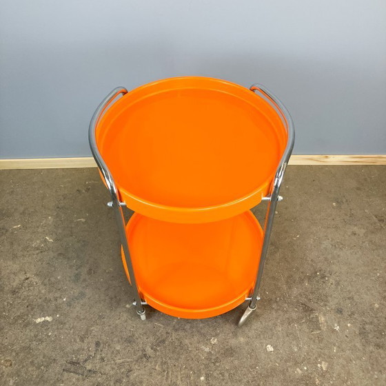 Image 1 of Carrello di servizio Space Age, vassoi cromati e in plastica arancione, anni '70