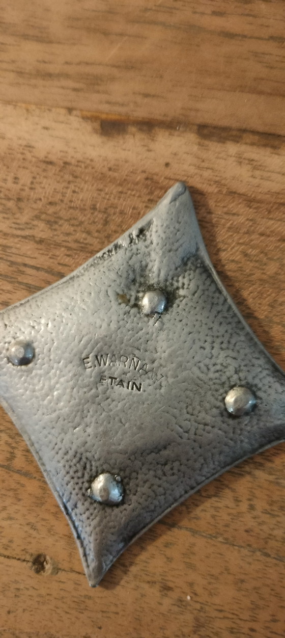 Image 1 of Mini Set Van 4 Asbakjes Met Kaartfiguren Voor Liefhebbers Van Kaarten Uit De Jaren '50/'60 Van E.Warnant Uit Tin Gemaakt