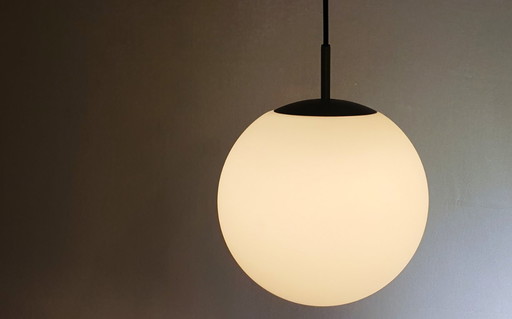 Lámpara colgante opalina de Peill & Putzler