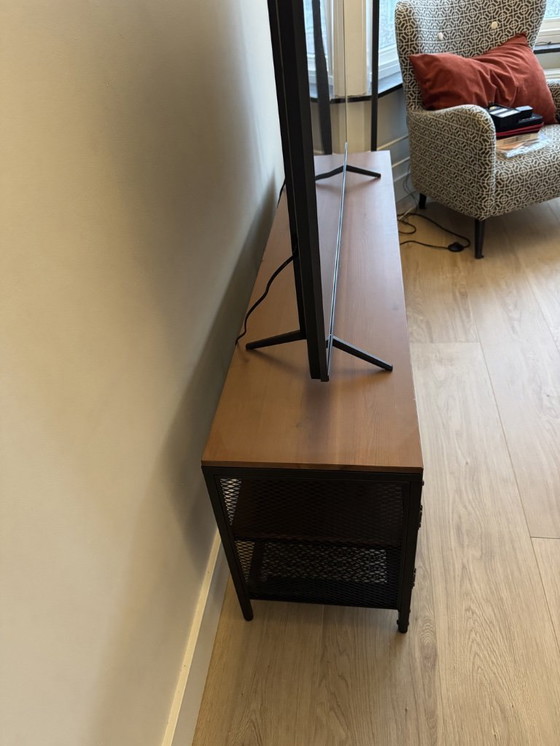 Image 1 of Schöner TV-Schrank im Industrie- und Holz-Look von FJÄLLBO