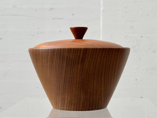 Caja de madera de teca con tapa, Escandinavia, década de 1960.