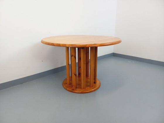 Image 1 of Table à manger ronde scandinave vintage style Rainer Daumiller en pin des années 60 70 avec rallonges
