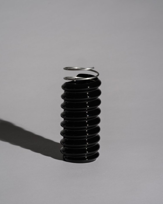 Image 1 of Duo de vases d'artiste en porcelaine blanche et noire « Rigoletto » de Rosenthal Spiral, par Ron Arad