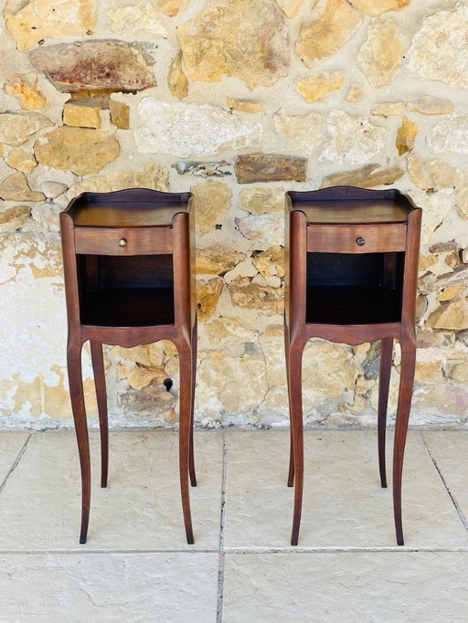 Tables de nuit en noyer de style Louis XV, ensemble de 2