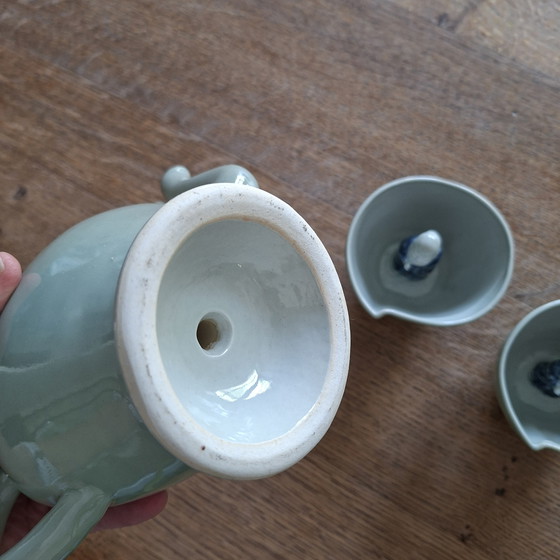 Image 1 of Chinese Cadogan teapot with cups