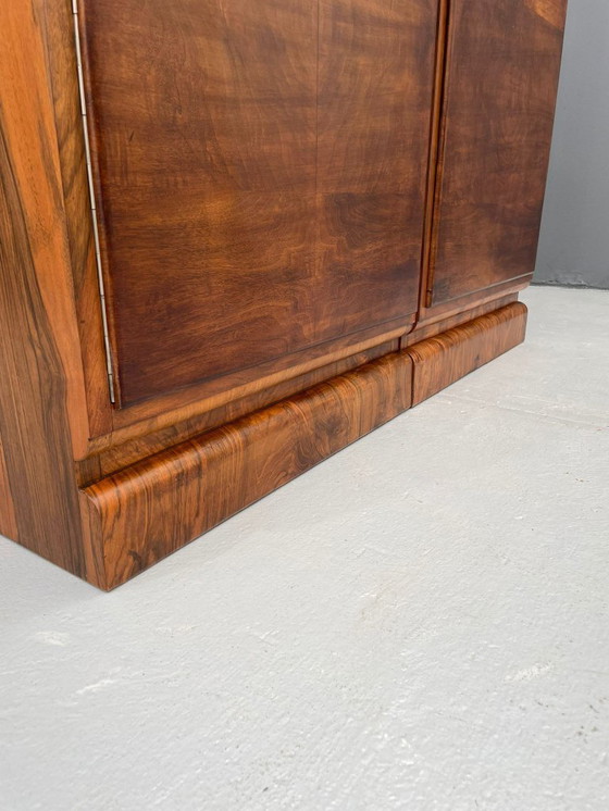 Image 1 of Restaurierter Kleiderschrank aus Nussbaumfurnier mit Art-Déco-Einfluss, 1960er Jahre